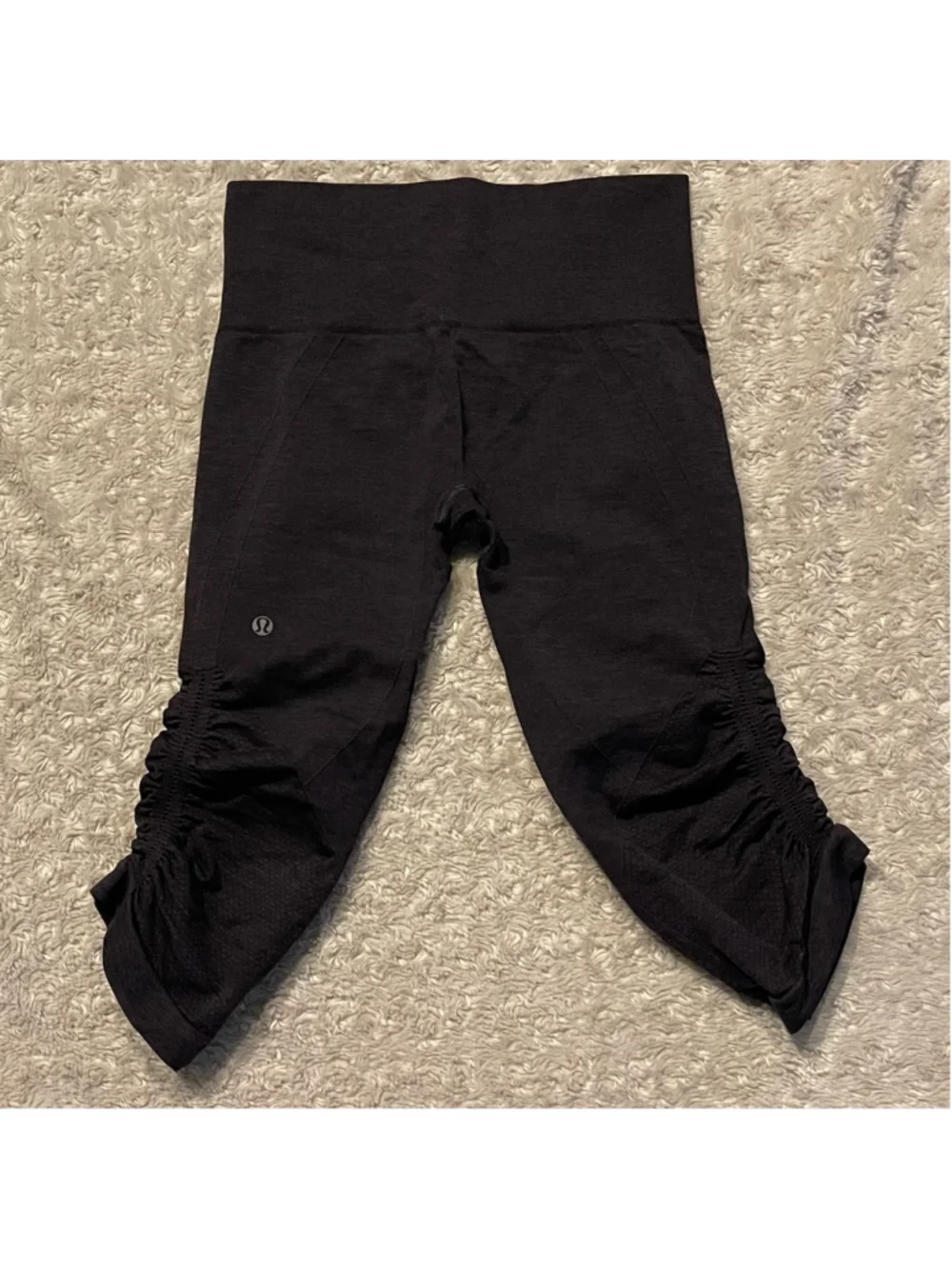 Lululemon Women’s Ebb and Flow Crop II, Size 6, EUC